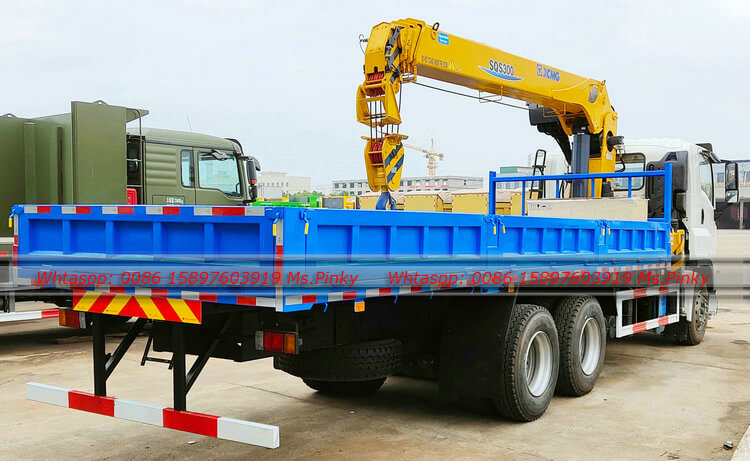 lorry truck with crane
