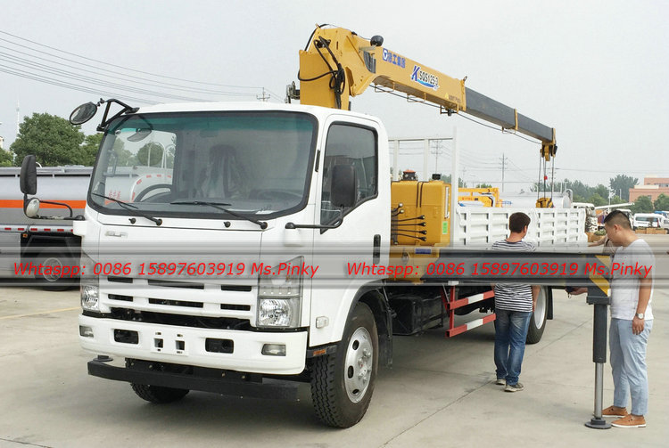 ISUZU Truck With Hydraulic Crane