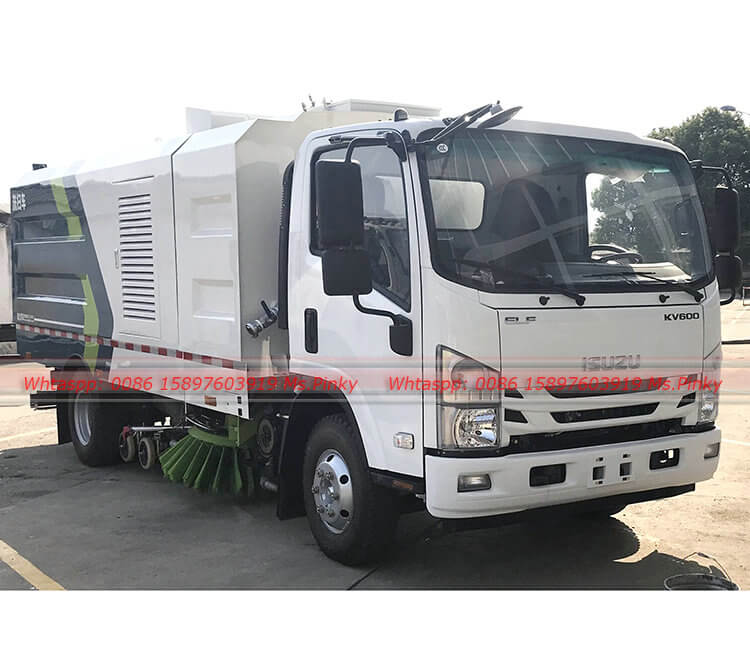 ISUZU Cleaning and Sweeping Truck 
