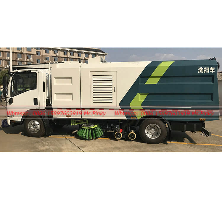 ISUZU Cleaning and Sweeping Truck