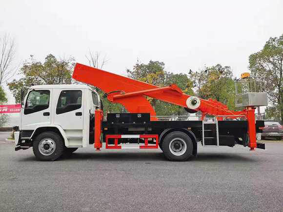 ISUZU FTR truck mounted aerial lift